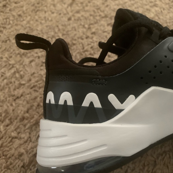 Brand new, never worn . - Picture 2 of 5